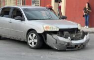 CHOCA AUTOMOVIL EN POSTE EN LINARES.