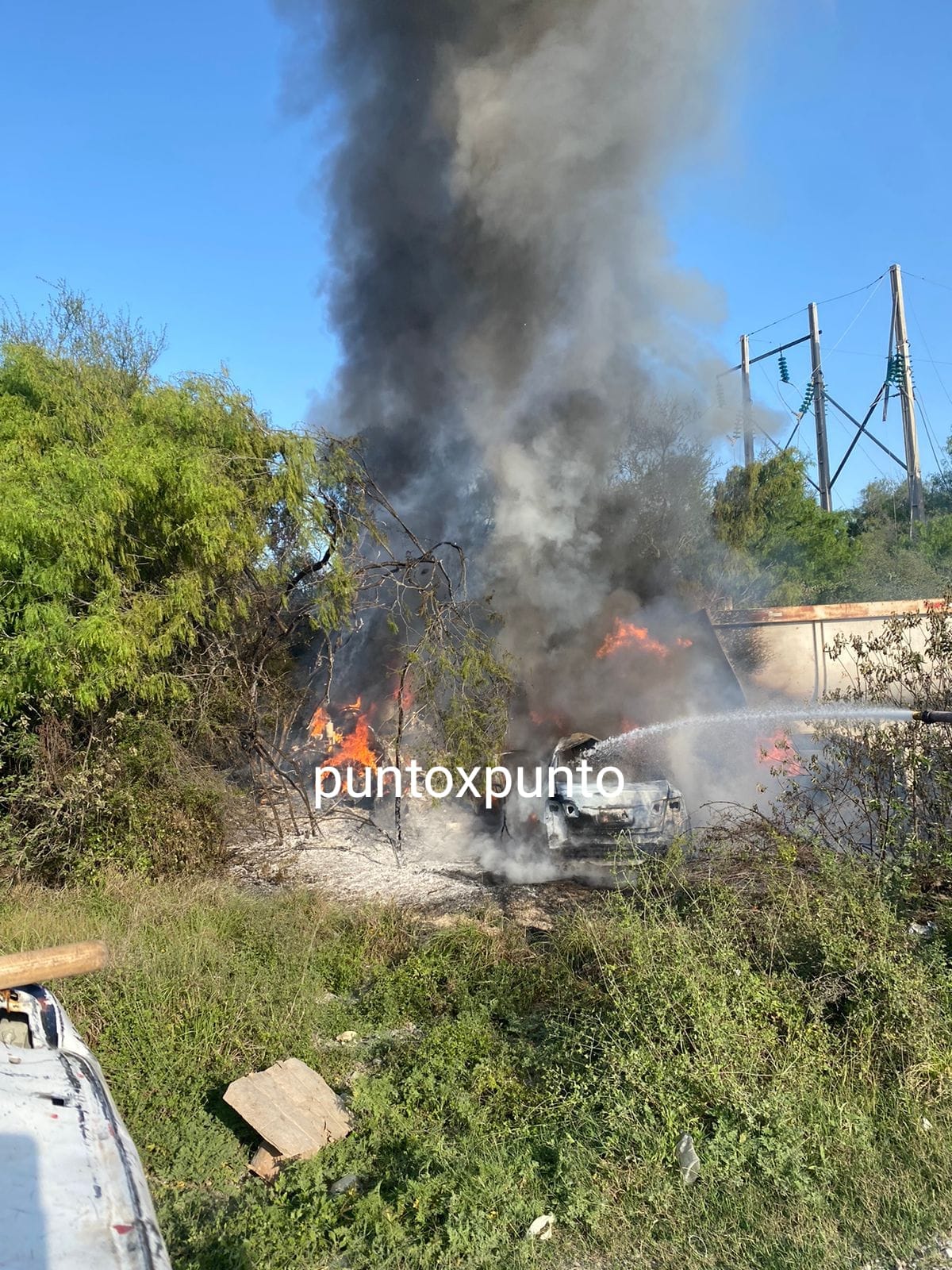 CHOCAR TRAILER Y UN AUTO, CHOFER PIERDE LA VIDA EN CARRETERA DE CADEREYTA DOCTOR GONZÁLEZ.