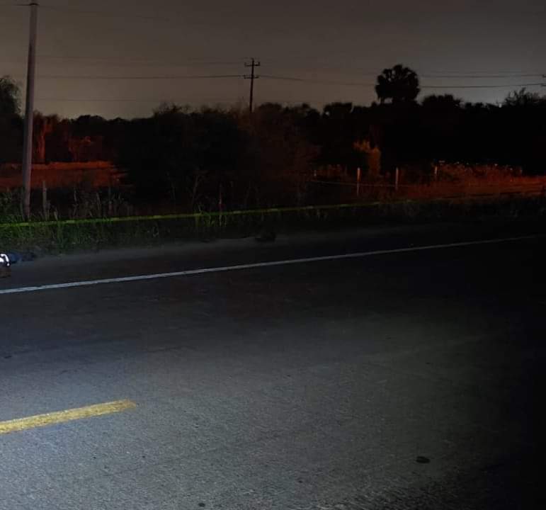 HOMBRE CHOCA LA MOTO QUE TRIPULABA, PERIDENDO LA VIDA EN CADEREYTA.