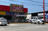 EVITAN ASALTO DE UN OXXO EN LINARES, CLIENTES AGREDEN AL PRESUNTO QUIÉN LOGRA ESCAPAR.