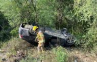 BOMBEROS EN LINARES ATIENDEN REPORTE ACCIDENTE VIAL TIPO VOLCADURA.