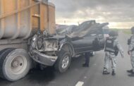 CAMIONETA SE IMPACTA EN LA PARTE TRASERA DE TRÁILER EN CADEREYTA, CONDUCTOR RESULTA HERIDO.