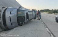 FAMILIA PARTICIPA EN UNA VOLCADURA EN CARRETERA ALLENDE, CADEREYTA.