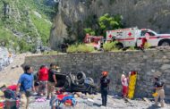 DOS PERSONAS LESIONADAS AL CAER VEHÍCULO EN UN BARRANCO EN ITURBIDE.