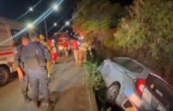 AUTOMÓVIL CAE EN UN ARROYO EN LINARES MOVILIZA A BOMBEROS.