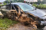 AUTO CHOCA CONTRA UN POSTE DE CONCRETO EN ALLENDE.