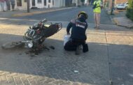 EN LINARES CAMIONETA GOLPEA A MOTO, JOVEN RESULTA CON LESIONES LEVES.