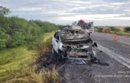 CHOQUE Y EL INCENDIO DE UNA CAMIONETA MOVILIZA A CUERPOS DE EMERGENCIA EN GENERAL TERÁN.