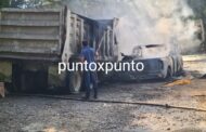 INCENDIO DE DOS VEHÍCULOS MOVILIZA A LOS CUERPOS DE EMERGENCIA MONTEMORELOS.