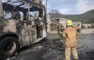 INCENDIO DE RUTA DE PASAJEROS EN SANTIAGO, SE CONSUME POR EL FUEGO COMPLETAMENTE.