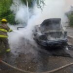 SE INCENDIA VEHÍCULO EN CARRETERA A RAYONES, EN MONTEMORELOS.