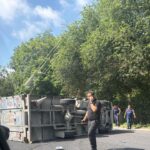 VOLCADURA EN CARRETERA NACIONAL EN SANTIAGO.