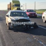 AUTO CHOCA EN PARTE TRASERA DE TRÁILER, REPORTAN HERIDOS.