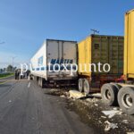TRAILERO CHOCA CON DOS TRÁILER ESTACIONADOS EN HUALAHUISES, RESULTA LESIONADO.