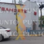 🚨🔴SALE DE BANCO BANORTE CON 150 MIL PESOS, DOS HOMBRES ABORDO DE MOTOCICLETA Y CON PISTOLA LE QUITAN EL DINERO CUANDO LLEGA A SU DOMICILIO🔴🚨.